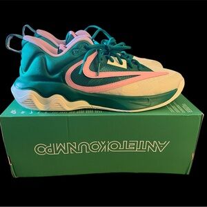 Nike Giannis Immortality 3 Green Pink Basketball Shoes men’s 11, DZ7533-300 NWT